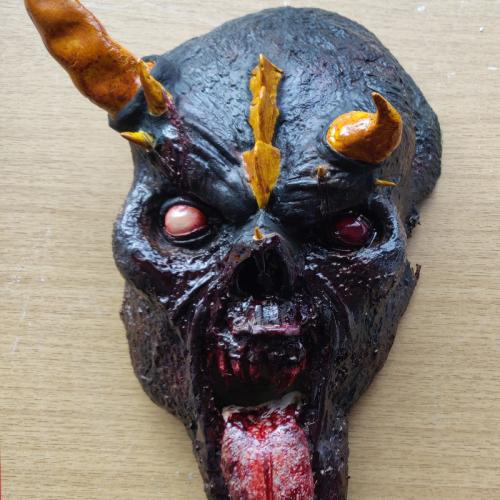 Horrormaske, Sarah St.