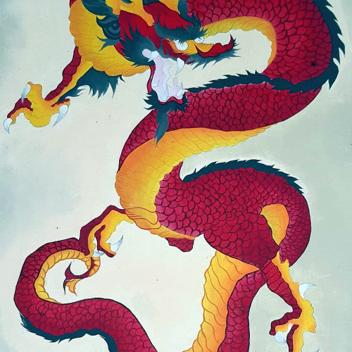 Ein an chinesische Vorbilder erinnernder Drache in Rot und Gelb