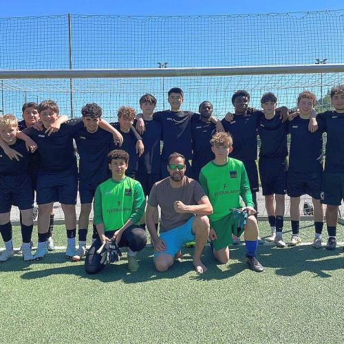 Bild zeigt Fußballmannschaft der PTS Schuljahr 25/26 auf dem Areal der Wiesengasse